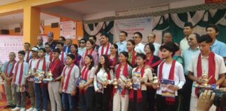 न्यू होराइजनमा एसईई मा ४ जीपीएसहित उत्तीर्ण विद्यार्थी तथा अभिभावकहरुलाई सम्मान