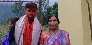 घाँस–दाउरा गर्दै गाउँकै स्कुलमा पढेर पनि भण्डारीले ल्याए चार जिपिए, ‘डाक्टर बन्ने धाेकाे ‘