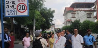 बुटवल-८ वडा कार्यालयद्वारा विद्यालय क्षेत्रमा ट्राफिक सचेतना बाेर्ड स्थापना