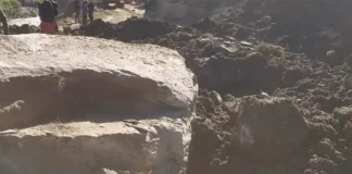 पहिरोले मध्ये पहाडी लोकमार्ग पुर्ण रुपमा अवरुद्ध