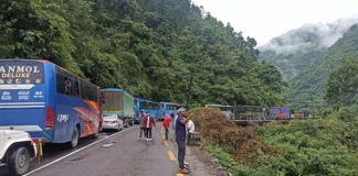 पहिरो पन्छाएपछि नारायणगढ-मुग्लिन सडकखण्ड सुचारू