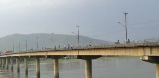 शुक्रबार र शनिबार राति नारायणी पुलमा सवारीसाधन संचालनमा रोक