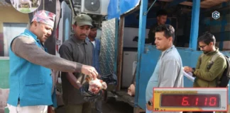 बजार अनुगमन : देवदहकाे एक मासु पसलबाट ६ केजी कुहिएको मासु बरामद