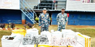 नवलपरासीमा १७ लाखका मोबाइलका सामान बरामद