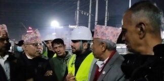 निर्माणाधीन लुम्बिनी प्रादेशिक अस्पतालका लागि बजेट अभाव हुननदिन अर्थमन्त्री खनालसँग प्रदेश सांसद श्रेष्ठ र नगर प्रमुख पाण्डेयकाे माग