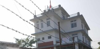 नवलपरासी स्थित मुख्य निर्वाचन अधिकृतको कार्यालयमा क्रान्तिकारी युवा संघको कालो ब्यानर !