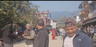 उम्मेदवारी दर्ताकै दिन निर्वाचन अधिकृतको कार्यालय क्षेत्रमा चुनाव बहिष्कारको पर्चा बितरण