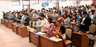 नवनिर्वाचित सांसदहरुले लिए शपथ