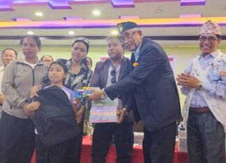 मगर युवा संघ रूपन्देहीद्वारा विपन्न तथा जेहन्दार विद्यार्थीलाई शैक्षिक सामाग्री वितरण