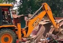 काठमाडौपछि बुटवलका पनि चल्यो डोजर : एक दर्जन बढी घर टहरा भत्काइयाे