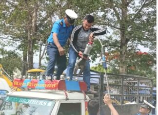 आफुखुसी सफटफ ( हुड ) राख्ने १५ सवारीसाधन कारबाहीमा