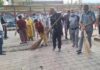 बुटवलको सरसफाई अभियान : नगर प्रमुख र उपप्रमुख कुँचाे लिएर सडकमा