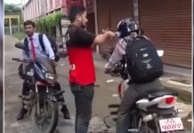 दाङको घोराहीका शिक्षा अधिकृतमाथि वडा सदस्यद्वारा मोबिल खन्याएर दुर्व्यवहार