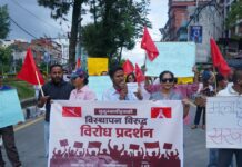 सुकुम्बासीहरूलाई गाँस, बास र कपासकाे माग गर्दै माइतीघरमा प्रदर्शन