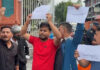 अनेरास्ववियुद्वारा सिंहदरबार अगाडि मोटरसाइकल पार्किङ गरेर प्रदर्शन : अध्यक्षसहित ६ विद्यार्थी नेता पक्राउ