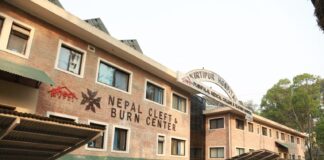 रौतहटमा आत्मदाह प्रयास गरेका युवकलाई काठमाडौं ल्याइयो, आइसीयूमा भर्ना