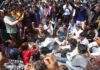 गणेश नेपालीको न्यायको माग गर्दै वीर अस्पतालअगाडि प्रदर्शन, प्रहरीसँग धकेलाधकेल