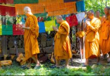 महासमय स्थलमा थाइल्याण्डका भिक्षुद्वारा पूजापाठ