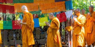 महासमय स्थलमा थाइल्याण्डका भिक्षुद्वारा पूजापाठ