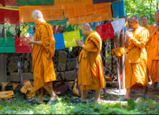 महासमय स्थलमा थाइल्याण्डका भिक्षुद्वारा पूजापाठ