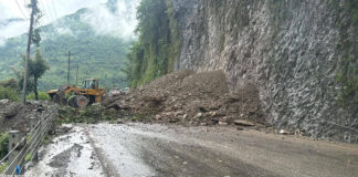 नारायणगढ-मुग्लिन सडकमा पहिरो, दुईतर्फी यातायात अवरुद्ध