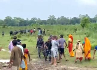 भारतीय एसएसबीले नेपाली भूमि सुस्ताभित्र पसेर अस्थायी बाँध भत्काएपछि स्थानीयसँग विवाद