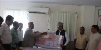 भोटेकोशी बाढीपीडितका लागि यातायात व्यवसायी समितिद्धारा ५ लाख सहयोग,समितिका ११ ट्रक,चालक,परिचालक अझै वेपत्ता