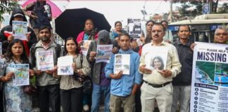 भोटेकोशी बाढीमा बेपत्ता भएकाका परिवार र आफन्तद्धारा माइतीघरमा प्रदर्शन